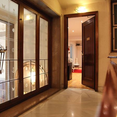 Petit Hotel Barcelona Exterior photo