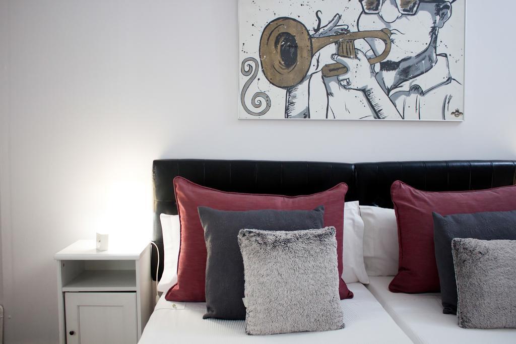 Petit Hotel Barcelona Exterior photo