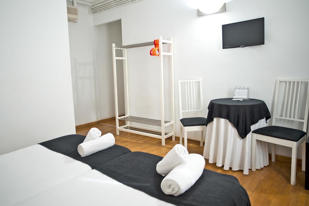 Petit Hotel Barcelona Exterior photo